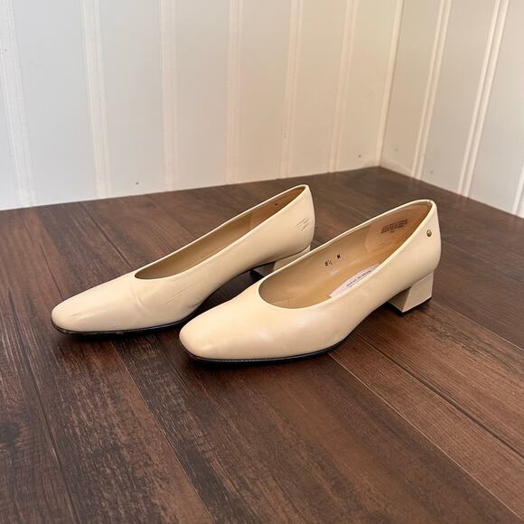 Vintage 80s/90s Academia Cream Leather Heels 8.5 - Picture 1 of 7